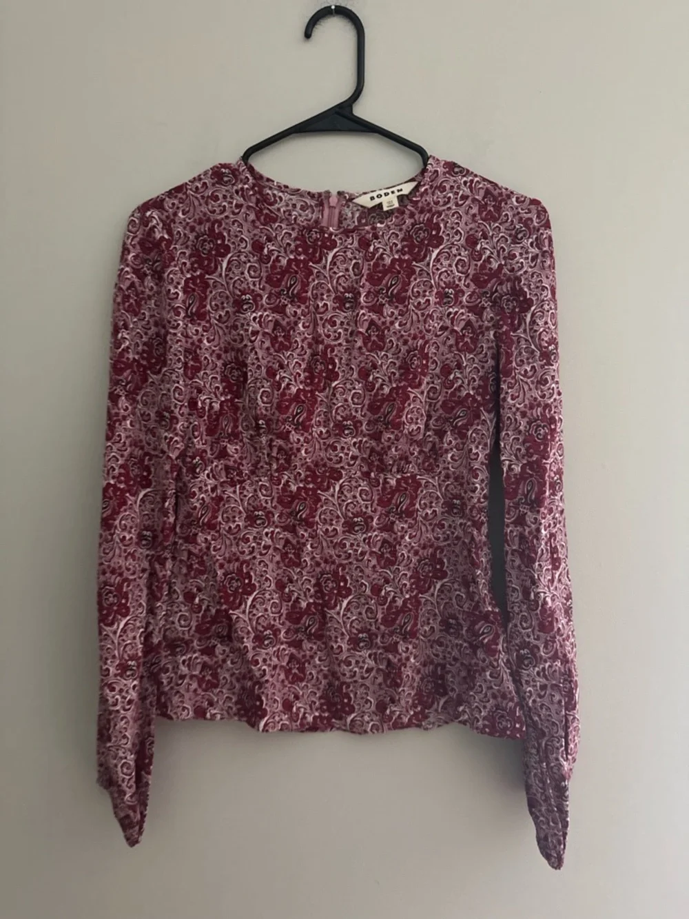 Boden Burgundy Floral Long Sleeve Tee size 2 EUC
